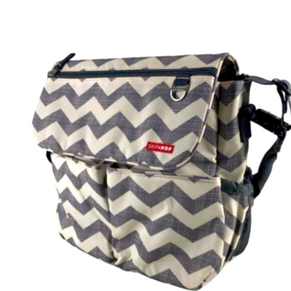 Skip Hop Dash Signature Messenger Diaper Bag Chevron Baby Toddler Kids Travel - Picture 1 of 16